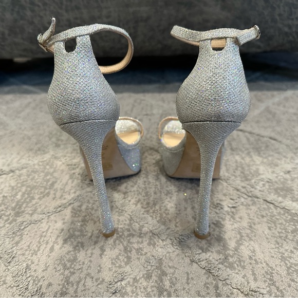 STUART WEITZMAN  Nudist Hollywood Metallic Platform
Sandals In Silver SIZE 9 - Picture 3 of 9